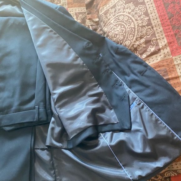 Men's Navy 3pc Suit - Picture 2 of 3